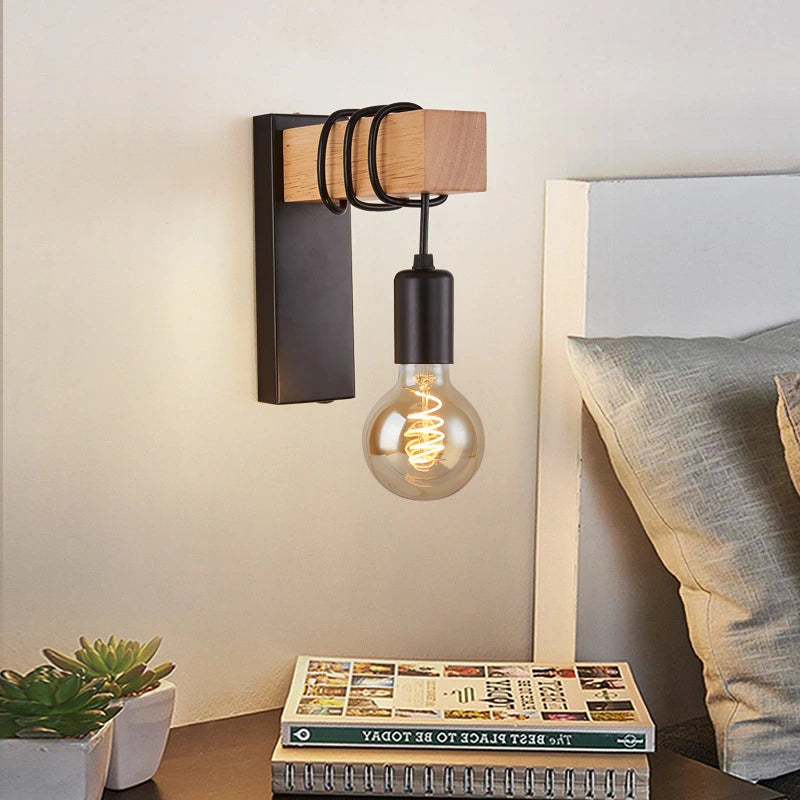 Applique murale LED allumée dans une chambre avec une décoration d'intérieur