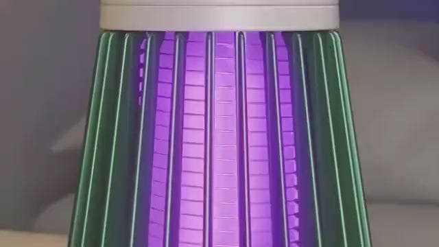Veilleuse anti-moustique UV en démonstration